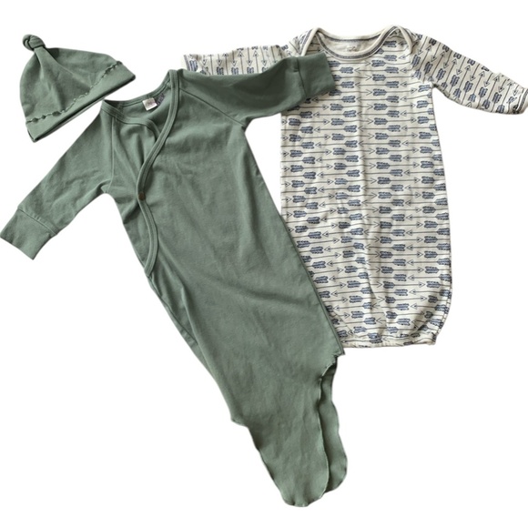 touched by nature Other - Baby Gown Bundle (2) – Sage Green & Arrow Print (0-6M) | (3 pieces)